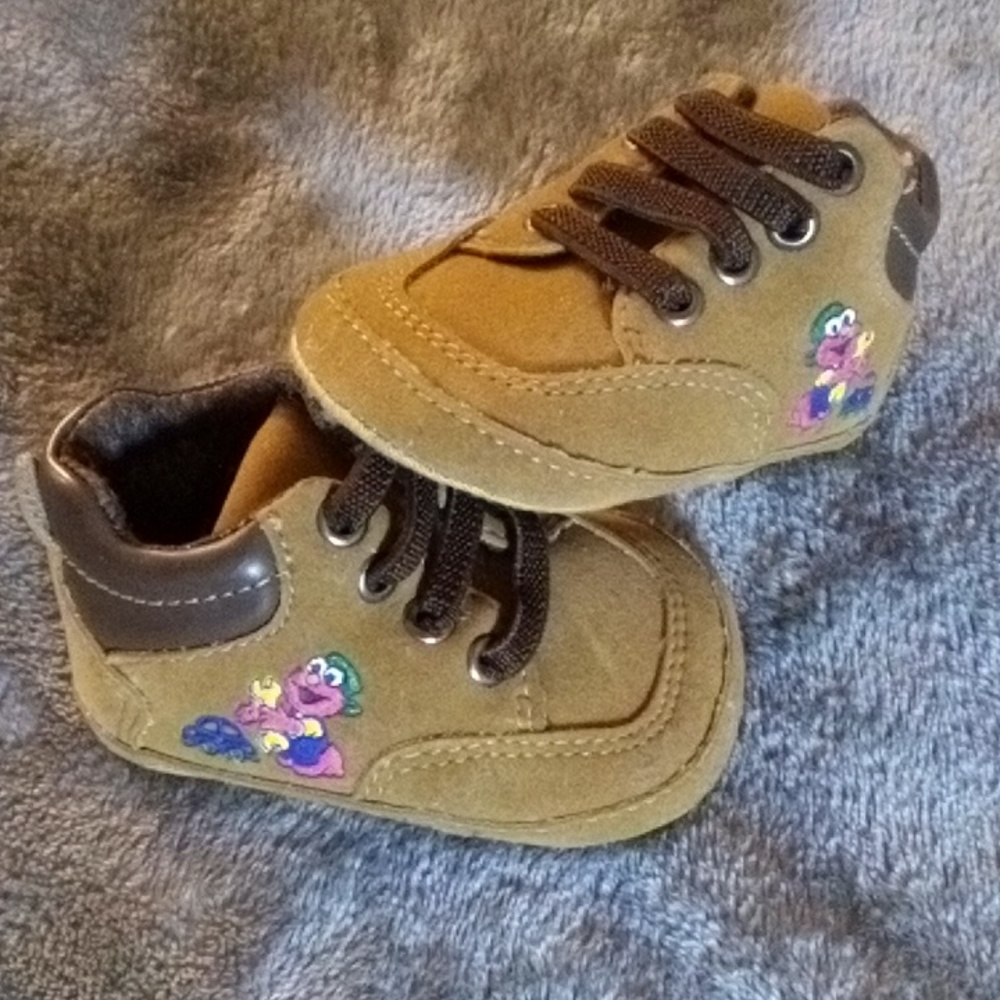 BABYS BRAND NEW FIRST ELMO WORK BOOTS SIZE 1